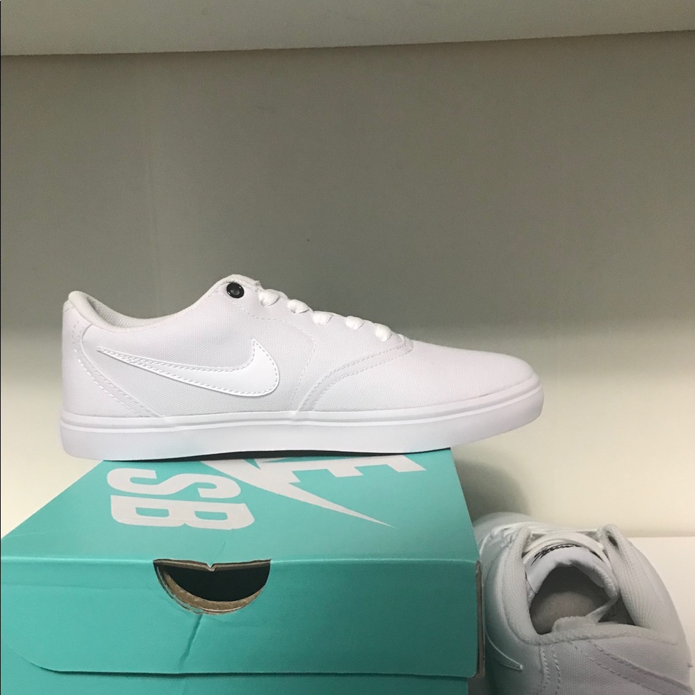 Brand New Women’s Nike SolarSoft - Picture 2 of 4